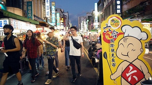 高雄市新興區每平方公里就有414家餐飲,為全國各鄉鎮市區之冠。 報系資料照