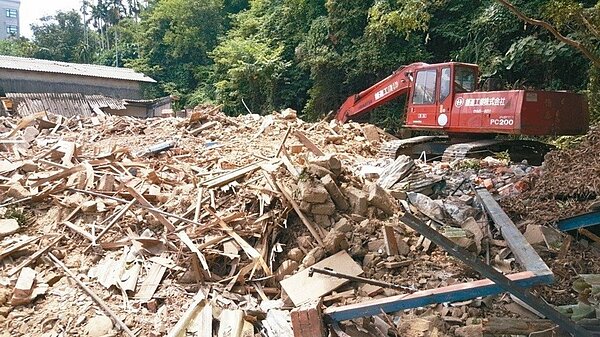 苗栗縣頭份市山下里「陳氏家祠」三合院建築，在進行文化資產現勘前遭拆毀。 圖／聯合報系資料照片
