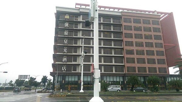 端午3天連假遇上熱帶低壓及西南氣流影響，台東飯店民宿住房率普遍低，業者苦笑是間接受災戶。 記者尤聰光/攝影
