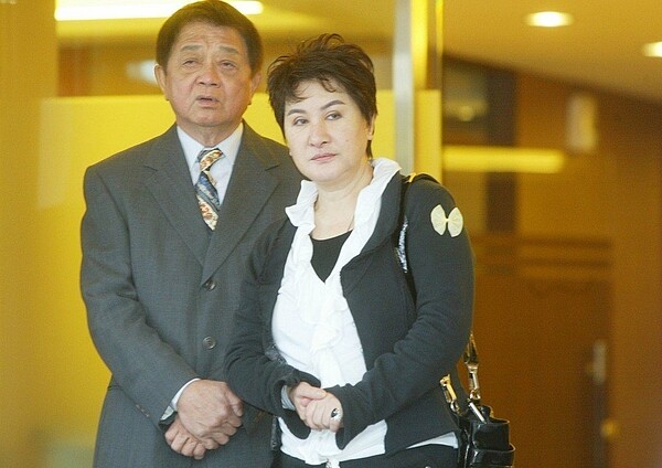 楊麗花(右)丈夫洪文棟(左)傳有私生子。本報資料照片
