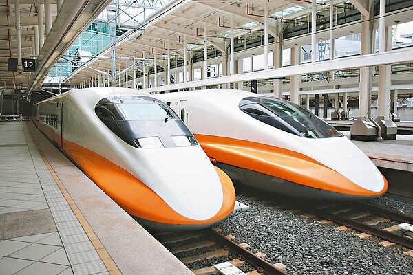 交通部認為,目前看來高鐵公司年年獲利,財改完成後十年內應該都不需要調整票價。 本報系資料庫