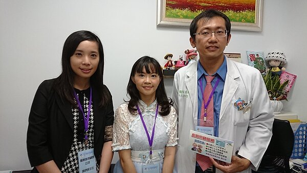 張倡榮(右起)、陳子環、郭伊珊有感於高齡化照顧資源缺乏,從診所端建立完整長照模式。 記者蔡容喬/攝影