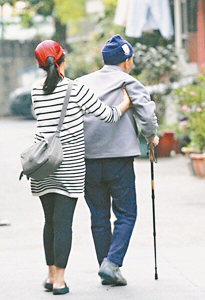 衛福部預告「家庭照顧者支持服務原則」草案,最快七月公告上路。 圖/本報資料照片