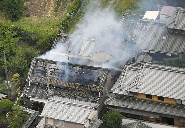 日本大阪北部上午觀測到規模6.1強震，最大震度6弱，已知3人死亡逾200人受傷。 美聯社