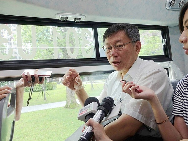 捷運公車月票爭議持續延燒,台北市長柯文哲今早受訪時直言,那叫綠營市長參選人姚文智計算公式就好啦,到底要怎麼做,要有SOP,要有明確計算公式。記者邱瓊玉/攝影