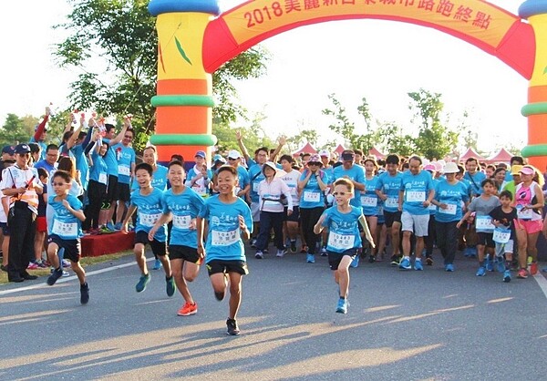 台灣人瘋路跑，產險公司打造專屬路跑險，中暑也能保。圖為「美麗新台東城市路跑及鬧熱市集迎客趣」活動，吸引3千多人參加。 圖／台東市公所提供
