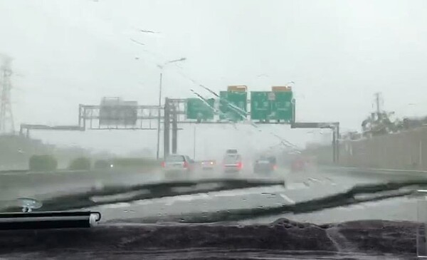 彭啟明表示，台南的雨勢，像是老天倒水。圖／翻攝自臉書「氣象達人彭啟明」
