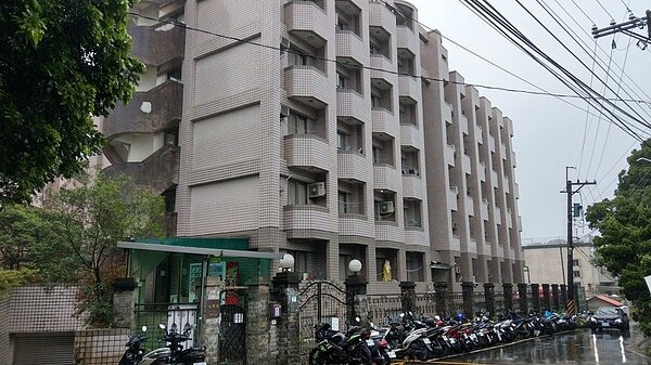 文化大學強調,該校承租大群館,並依據建物使用執照載明「集合住宅」,認定可供宿舍使用,據此把相關床位納入私校補助指標參考基準之一,但獲補助款從未拿來支應大群館租金。本報資料照