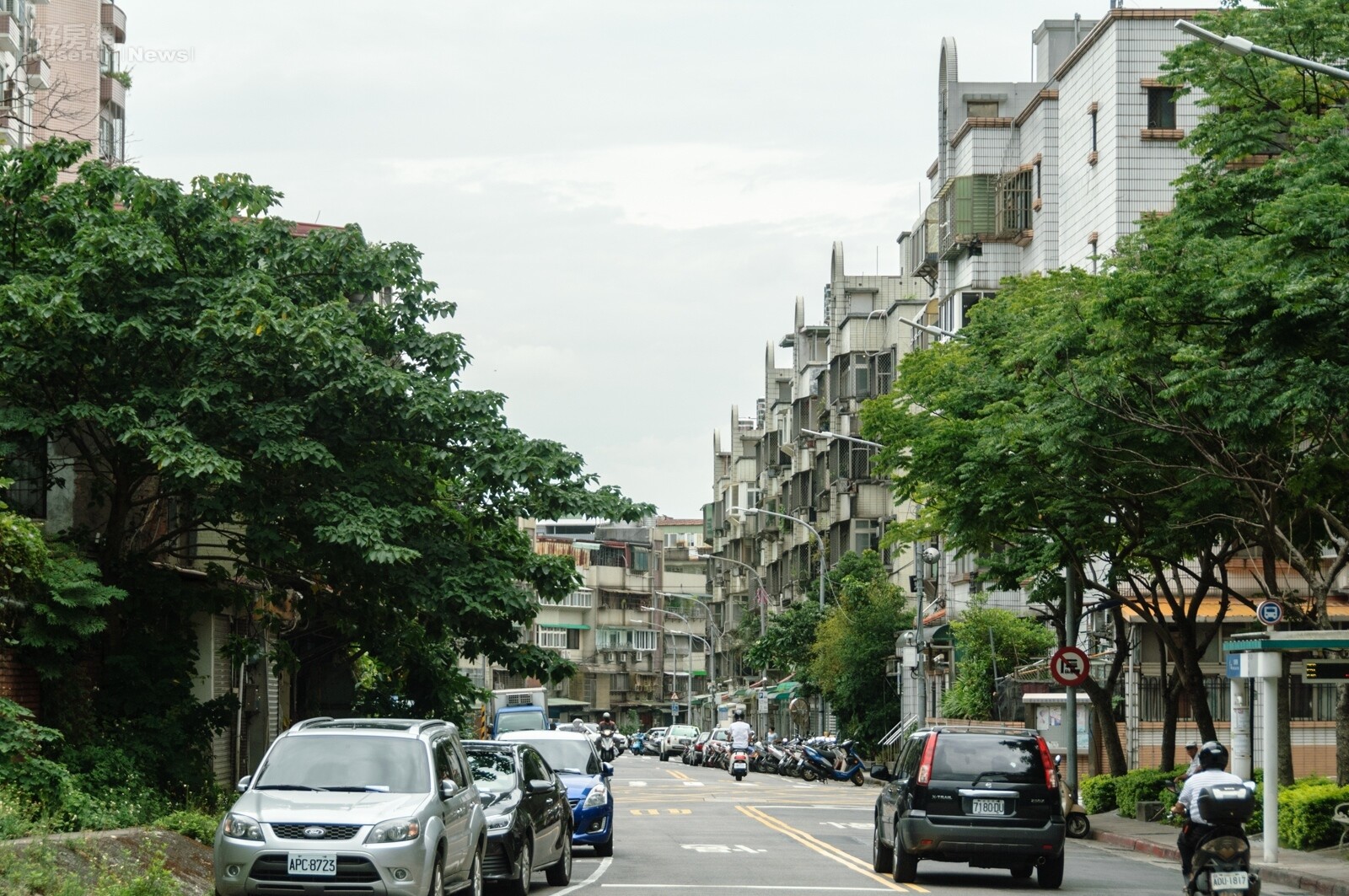 內湖區金湖路與星雲街房市情境。(好房網News記者張聖奕/攝影)