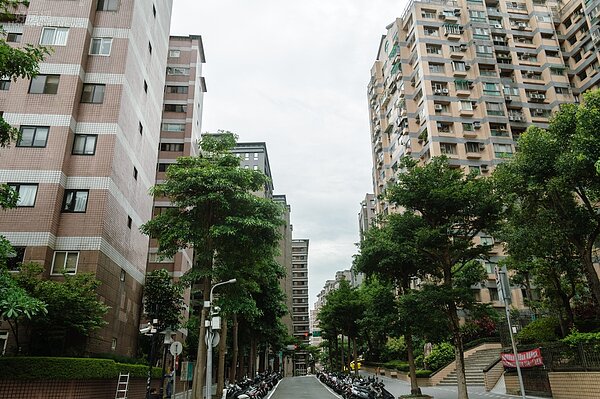 內湖區金湖路與星雲街房市情境。（好房網News記者張聖奕/攝影）