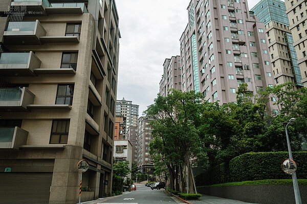 內湖區金湖路與星雲街房市情境。（好房網News記者張聖奕/攝影）