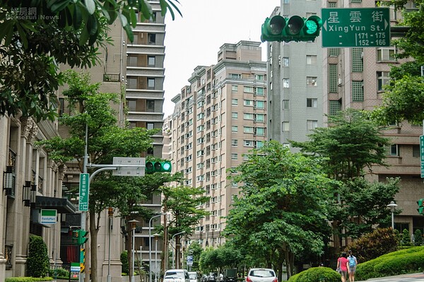 內湖區金湖路與星雲街房市情境。（好房網News記者張聖奕/攝影）