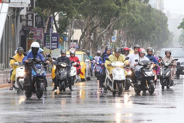 今年北部梅雨創122年來最少,全台梅雨也偏少,南部梅雨卻集中7天下完。 聯合報系資料照片/記者陳柏亨攝影