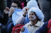 影／阿根廷遭血洗　球迷崩潰哭喊「我們是爛國家！」