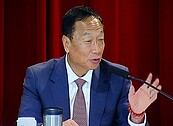 鴻海股東勸進選總統　郭台銘：川普70幾歲我還沒