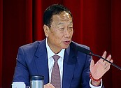 鴻海股東勸進選總統　郭台銘：川普70幾歲我還沒