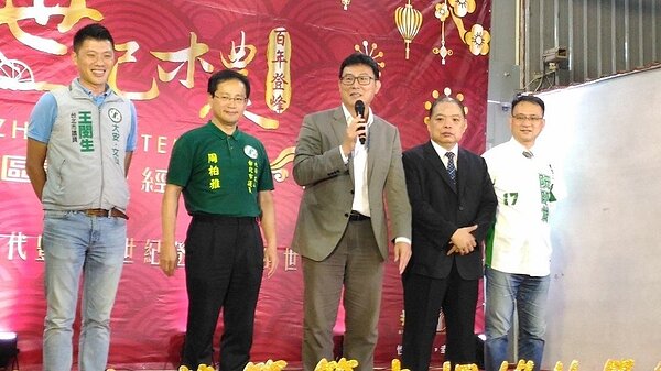 姚文智出席木柵綠竹筍美食饗宴,上台致詞。記者莊琇閔/攝影