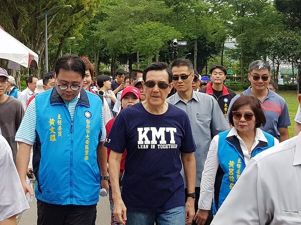 馬英九今早9點半到大安森林公園參加國民黨大安區黨部黨員慶生會。記者翁浩然／攝影 