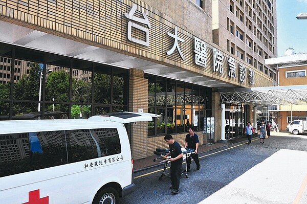 台大醫院加護病房爆發國內罕見的洗腎管路接錯事件，波及6名洗腎患者，其中1人在幾天內死亡。 圖／聯合報系資料照片