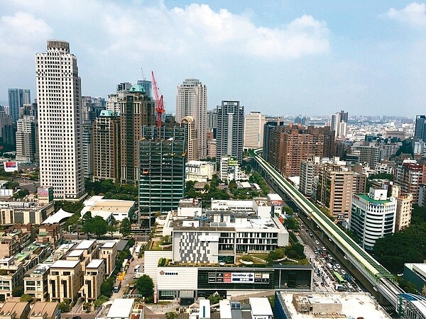 多項軌道建設都有工程延宕、追加預算等問題,圖為台中捷運綠線。 圖/聯合報系資料照片