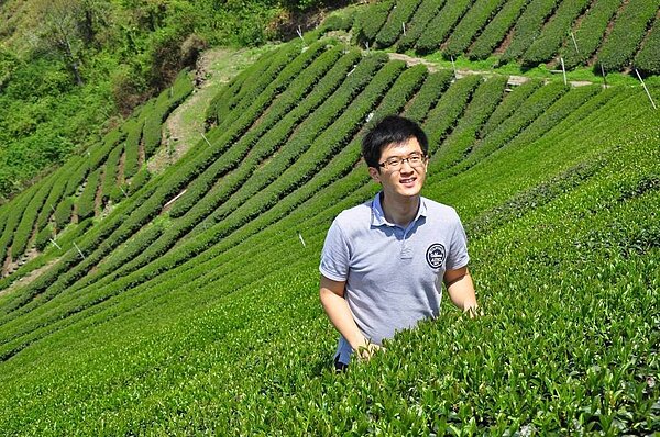 青農黃名江專研高山茶,連續三年摘下梨山茶香茶特等獎。 記者黑中亮/翻攝