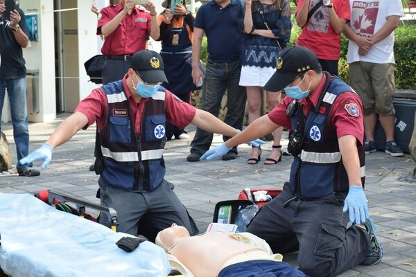 台東縣消防局6支高級救護隊的成立，讓到院前的救護生存率，從5%大幅增加至28%，執行成效非常好。 圖／台東縣消防局提供

