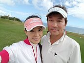 孫鵬悄返台！滯美86天棒球帽飄白髮急奔北投