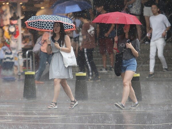 氣象局提醒，留意午後雨勢。圖／本報資料照片
