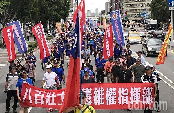 7月1日即將來臨的年改,恐造成內需消費市場的不小衝擊,台經院表示,初期一定會有陣痛期,下半年服務業營業氣候測驗點是否能維持連續三個月上升的態勢,值得進一步觀察。圖/聯合報系資料照