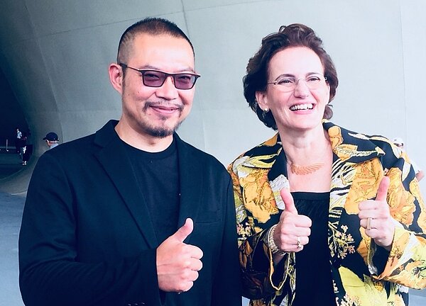 衛武營藝術總監簡文彬(左)與建築師法蘭馨侯班(右),是衛武營的重要推手。記者徐如宜/攝影