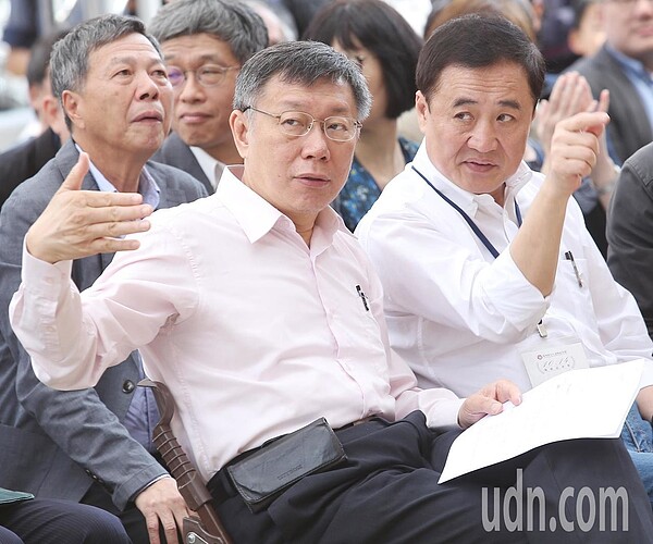 台灣新文化運動紀念館開幕活動上午舉行,台北市長柯文哲(左)與副市長陳景俊峻(右)出席。記者陳正興/攝影