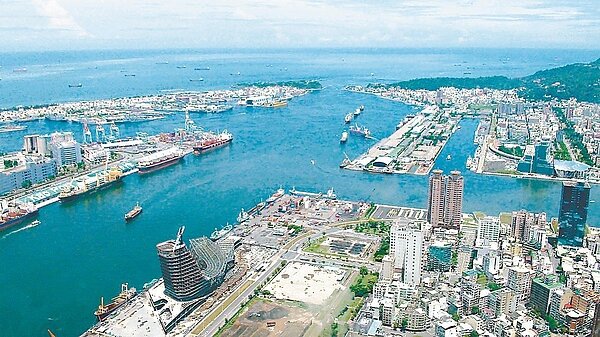 高雄港今年全球排名可坐穩第15大,力拚前進一個名次。 本報系資料庫
