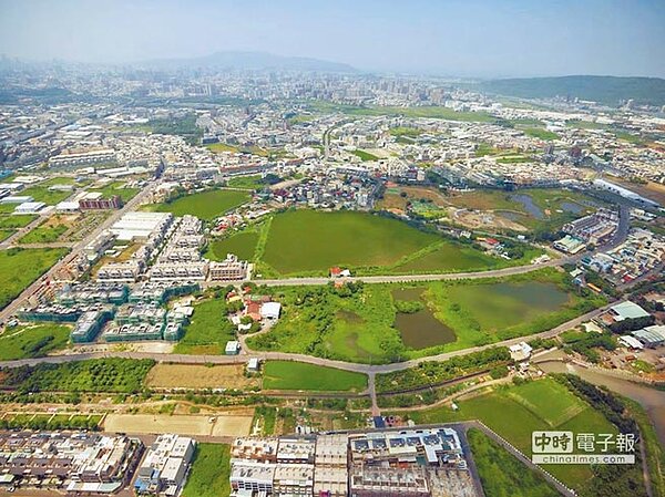 高雄市政府整治愛河有成。(林瑞益翻攝)