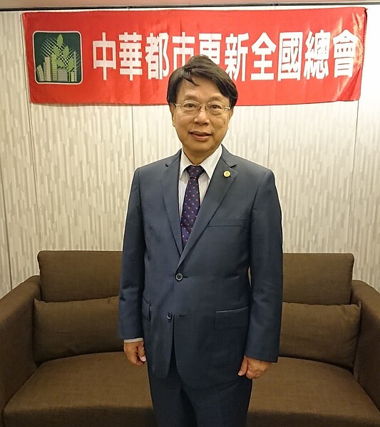 中華都更全國總會理事長吳錦宗說,許多人沉醉在「一坪換一坪」錯誤迷思中,希望藉由此次「危老條例」引發的都更浪潮,讓所有居住於老屋的民眾,能了解務實面在於防災,而非發財。陳美玲/攝影