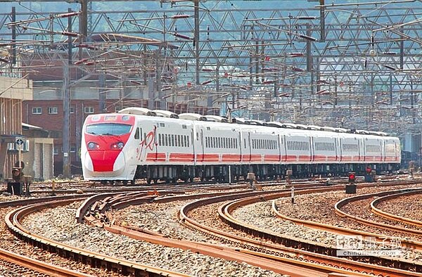 世界經濟論壇(WEF)昨公布「2018年全球競爭力報告」,台灣排名第13,但鐵路密集度排第101名,學者認為應從弱勢項目中尋求細項改進,才能提升民眾的感受與信心。(本報資料照片)