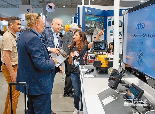 世界經濟論壇公布「2018年全球競爭力報告」,特別點名台灣和德國、美國、瑞士,是「超級創新者」,創新評比分數遠高於其他國家。圖為今年台北國際電腦展,吸引許多國外買家及專業人士參與。(本報資料照片)