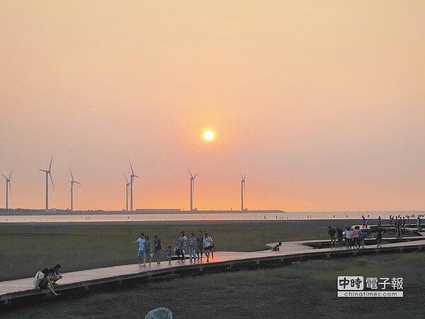 海線超人氣的景點高美溼地。(盧金足攝)