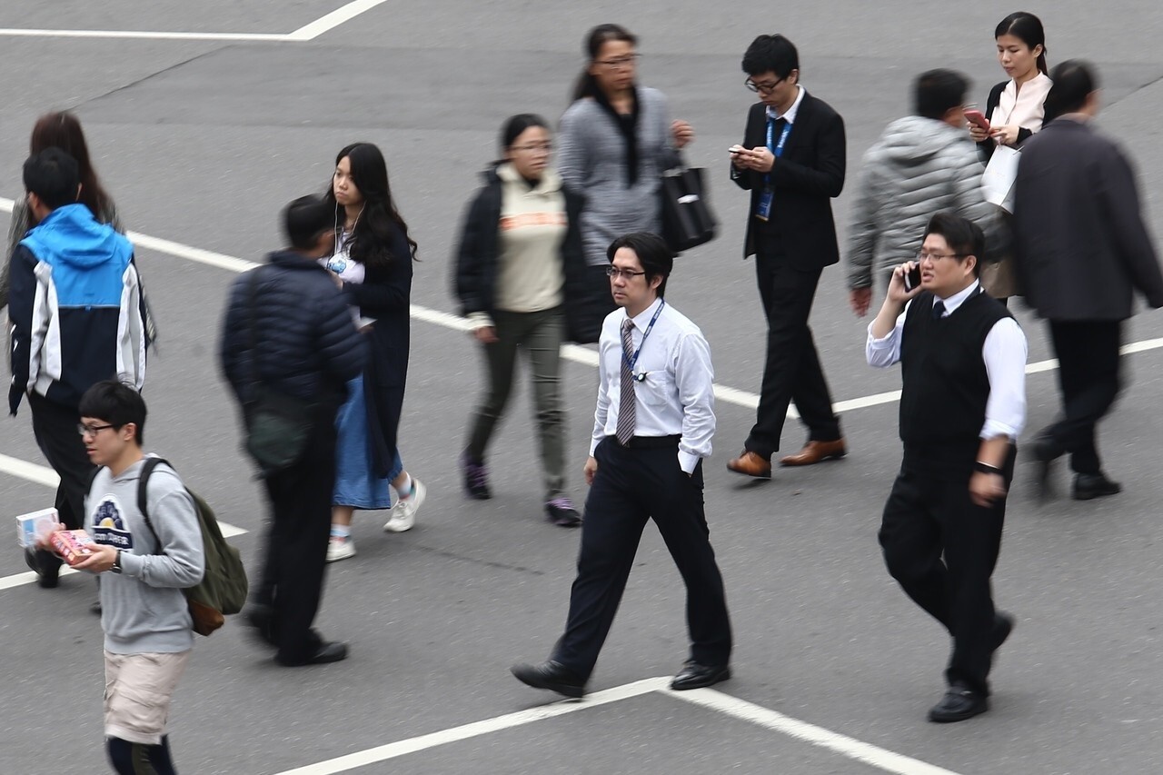 台灣赴海外或大陸工作人數愈來愈多，勞保局表示，若受僱於該公司海外分公司，或受僱當地公司者，都不能投勞保。 本報資料照片／記者王騰毅攝影