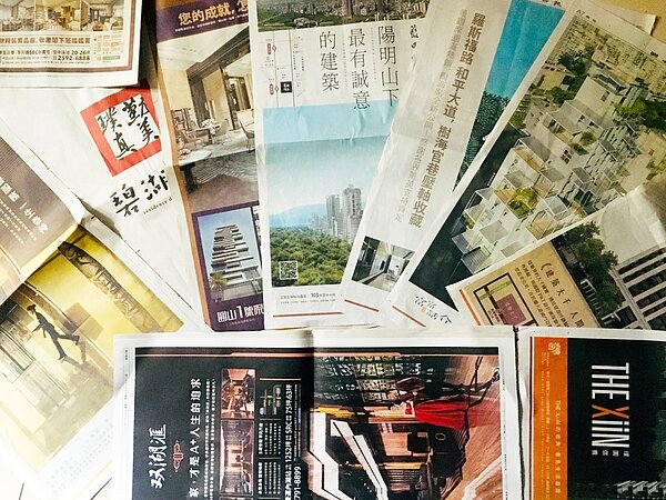 大選前房產業者大買報紙廣告，一下手幾乎都是全20批(整版)規格。  好房網News記者楊欽亮 / 攝