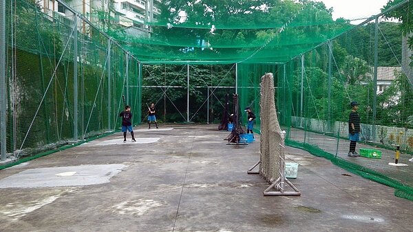 信義國中爭取3年終於建好一處簡易棒球練習場。圖／信義國中提供