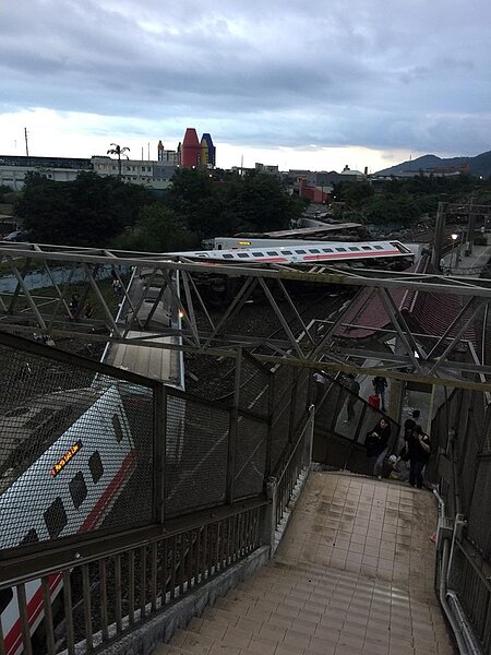 普悠瑪今天下午出軌造成重大傷亡。圖/網友柯龍吉提供