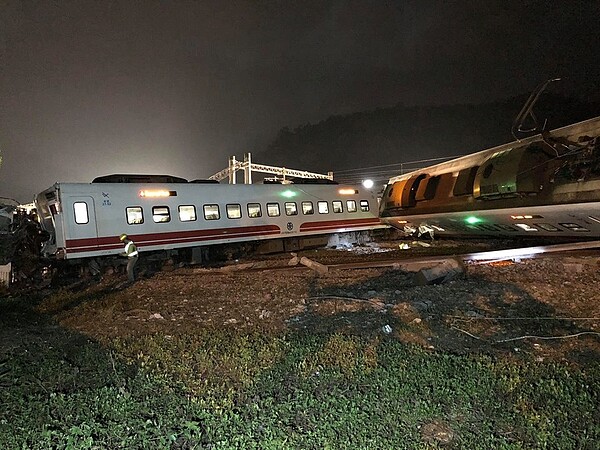 普悠瑪翻車。圖／台鐵提供