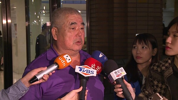 普悠瑪列車發生翻覆事故,受到輕傷的乘客陳先生就醫後心有餘悸,直呼「才吃第一口便當,人就飛出去了」。記者謝育炘/攝影