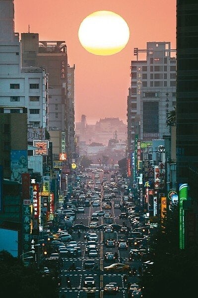 高雄懸日美得像幅畫。 圖/聯合報系資料照片