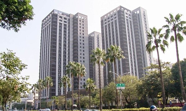 日本避震裝置大廠KYB驚爆抗震數據造假，營建署證實台南「耘非凡」有採用KYB避震。 記者鄭維真／攝影