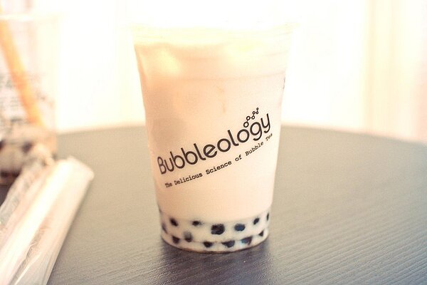 珍珠奶茶已成為舉世聞名的台灣美食，珍珠QQ的口感則是美味的關鍵。photo credit: poppet with a camera