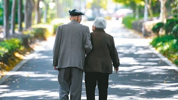 當夫妻一方過世,生存配偶可主張「配偶剩餘財產差額分配請求權」,可節省遺產稅。 圖/聯合報系資料照片