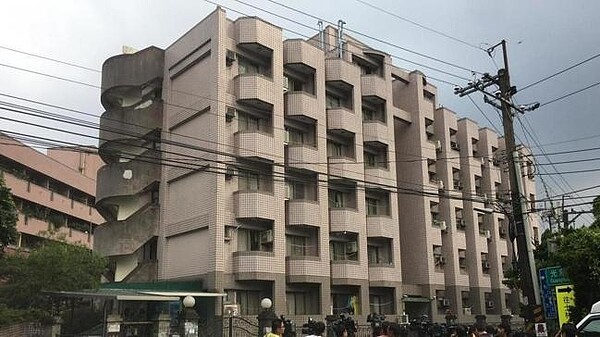 文化大學「大群館」日前被爆出透過「拆戶」的方式，規避房屋稅引發爭議。 報系資料照
