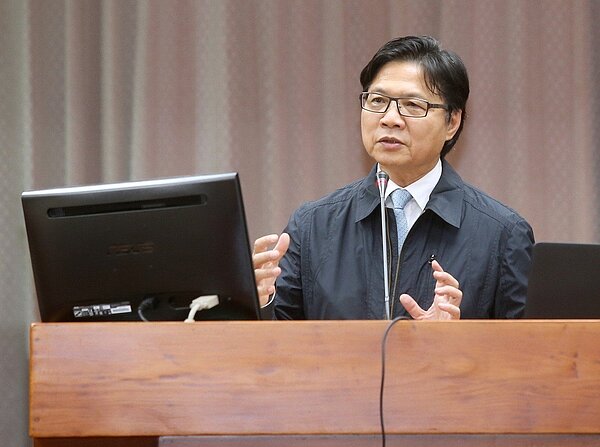 教育部長葉俊榮表示,教育部不容許任何利用教育作人力剝削,或影響學生權益等違規行為。記者高彬原/攝影