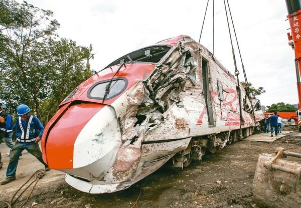 為釐清台鐵6432次普悠瑪列車事故原因，行政院「1021鐵路事故行政調查小組」今天召開第2次會議。聯合報資料照